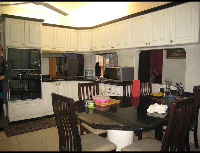 10 BEDROOM HOUSE FOR SALE IN ATHOLL HEIGHTS